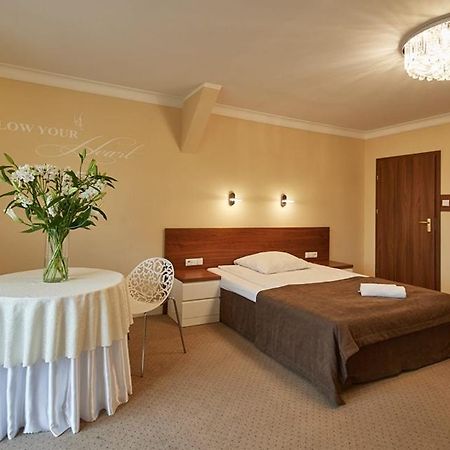 Hotel Melodia *** Buk  Eksteriør billede